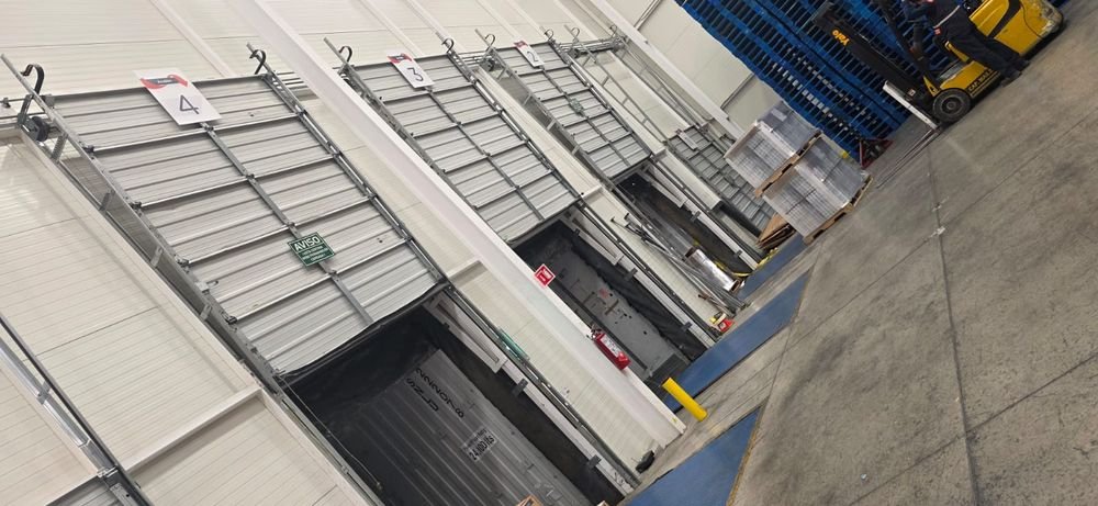 Andenes de carga — cortinas y accesos