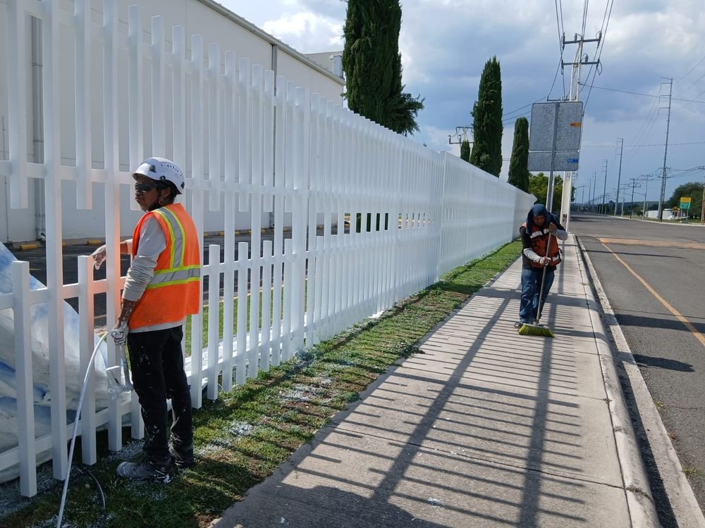 Cuadrilla en obra — acabado final