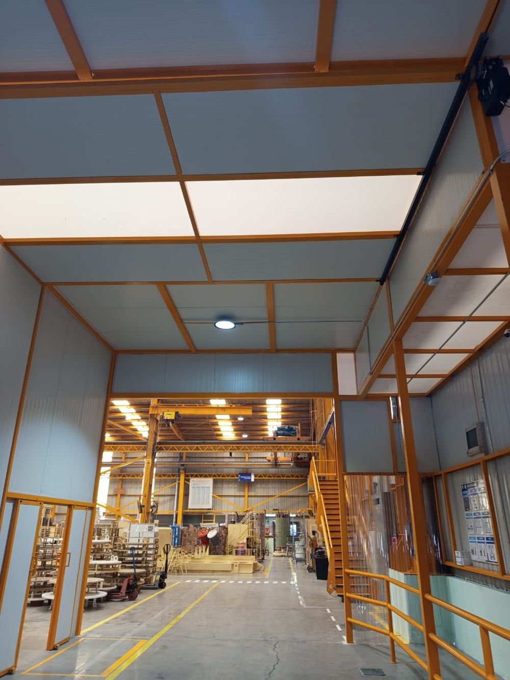 Instalaciones — mezzanine y oficinas de planta